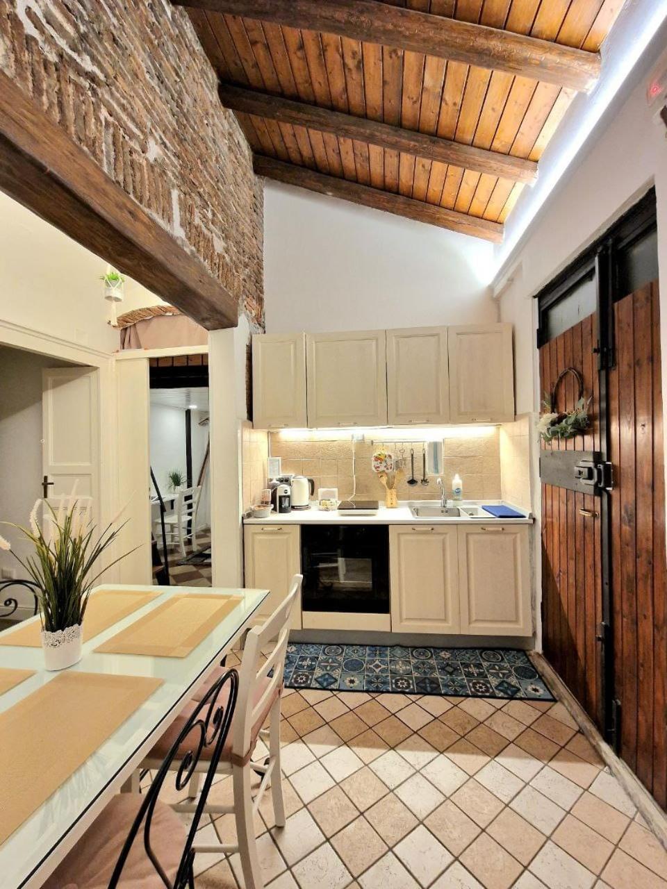 Siculi Central Apartment Катания Экстерьер фото